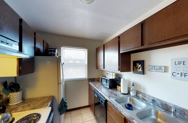 Building Photo - 913 Vattier St