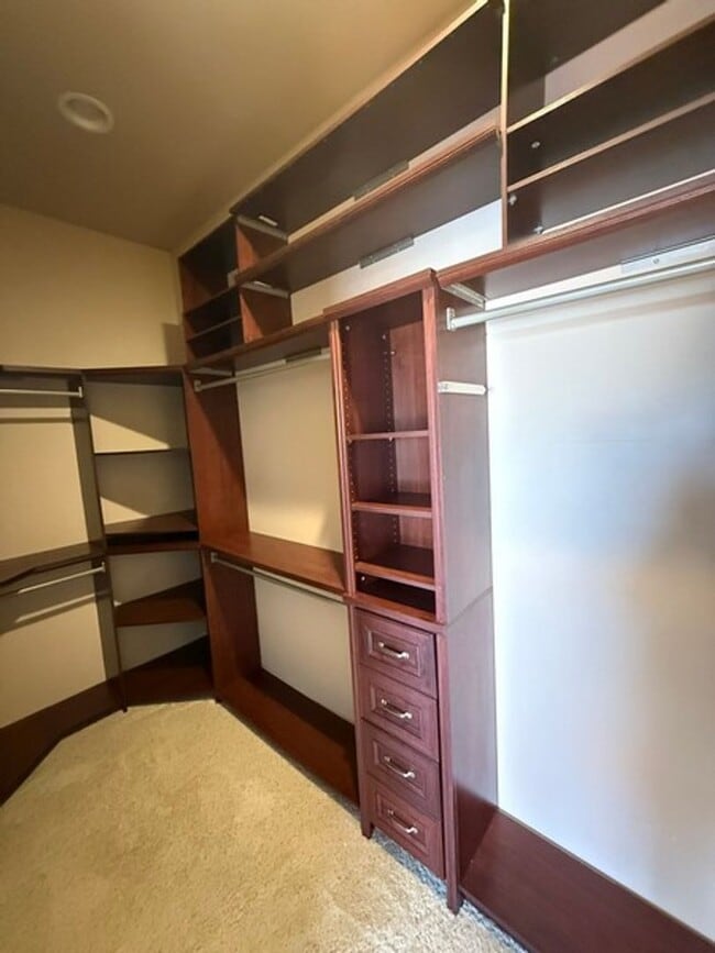 Building Photo - Gorgeous turn key 3 bedroom house