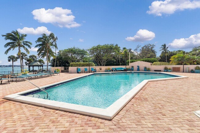 Building Photo - 5200 N Flagler Dr