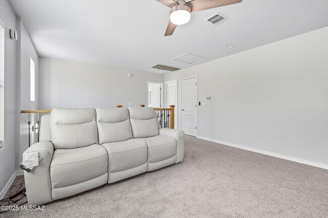 Building Photo - 2732 N Neruda Ln