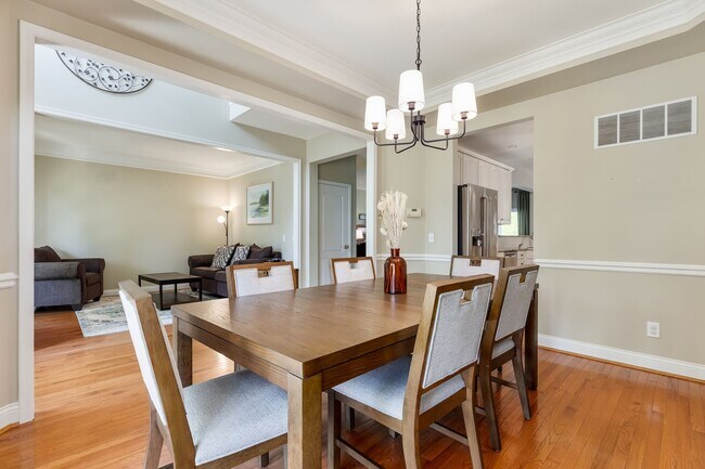 Building Photo - Short term rental available