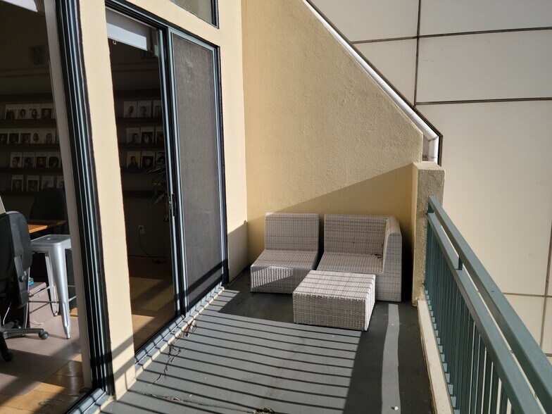 Balcony - 81 Lansing St