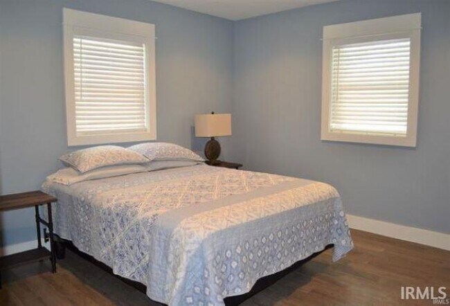 Building Photo - 124 N Bryan Ave