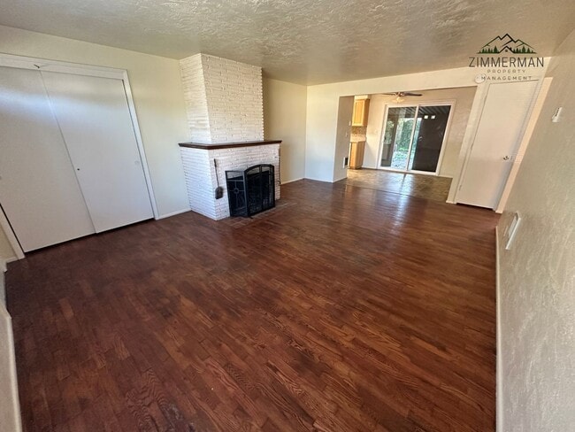 Building Photo - 3793-3795 Redwood Dr