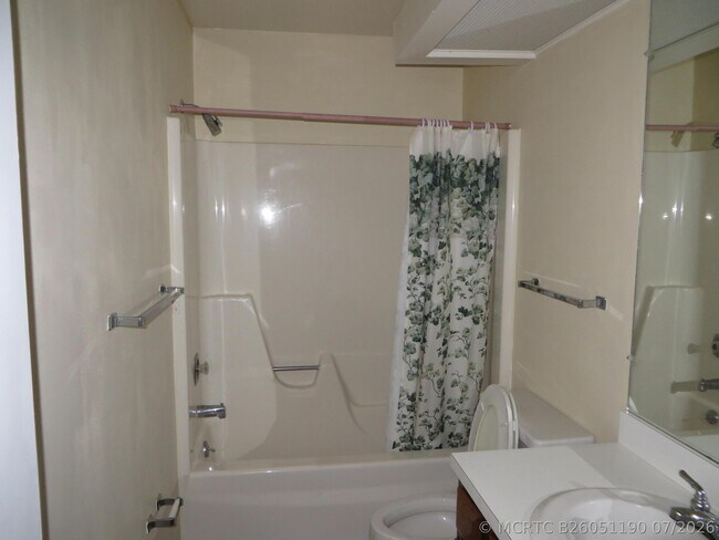 Building Photo - 37 Vis Gdns Trl