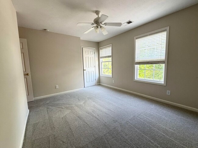 Building Photo - 520 Skyview Ln