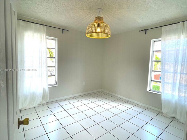 Building Photo - 2138 SW 6th St