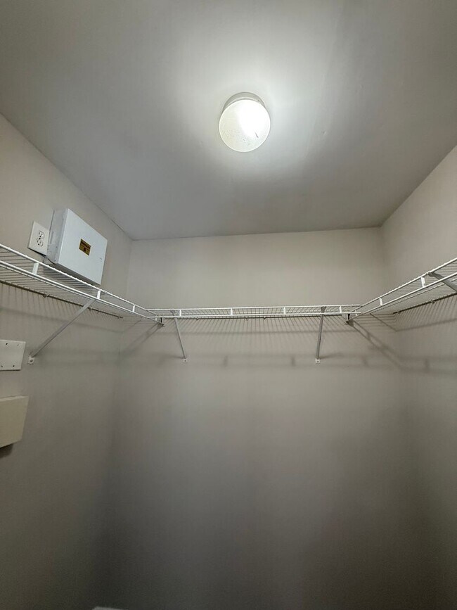 Building Photo - 15-1527 Kisling