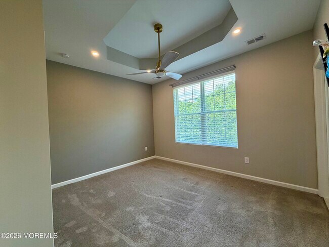 Building Photo - 305 Spirit Wy