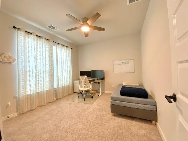 Building Photo - 243 Kings Pne Dr