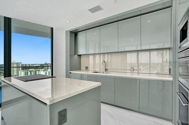 Building Photo - 18975 Collins Ave