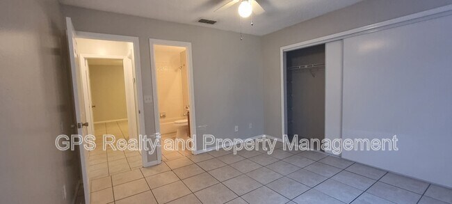 Building Photo - 956 Forest Ridge Ct