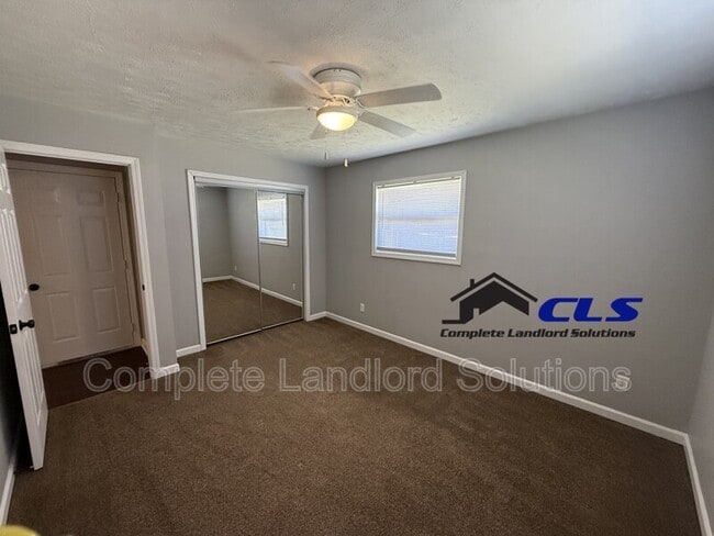 Building Photo - 886 E Dawn Dr