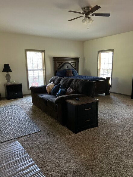 Building Photo - 1205 N Parker St