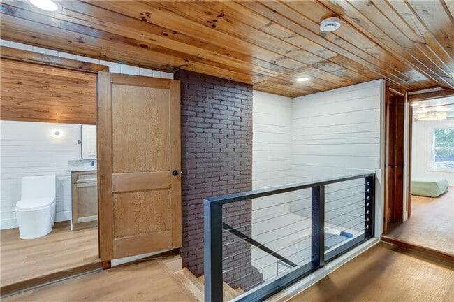 Building Photo - 458 Shannon Dr SW