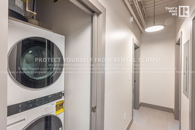 Building Photo - 315 N Eureka Aly