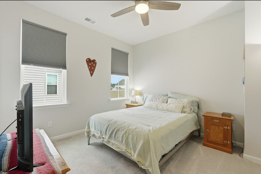 Building Photo - 188 Hawthorn Ln