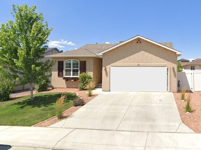 Primary Photo - 593 Sinatra Way