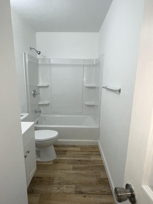 Building Photo - 1040 Shalimar Dr