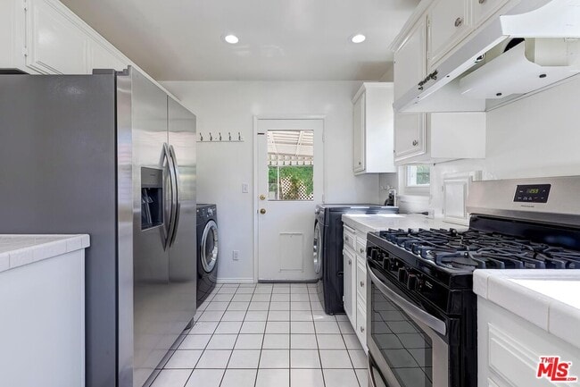 Building Photo - 7719 Hosford Ave