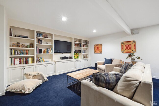 Building Photo - 224 Cascade Dr