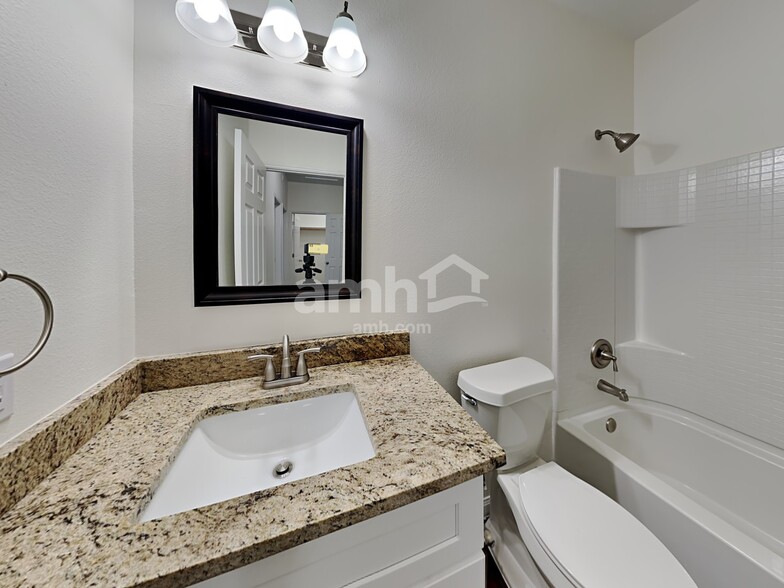 Building Photo - 2037 Vanamen Ct