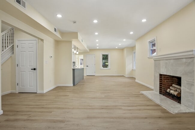 Building Photo - 4 Lincoln Pl