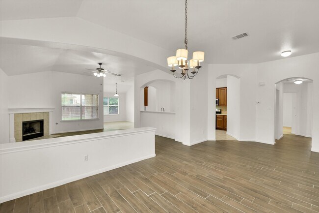 Building Photo - 808 Meadow Bluff Ct