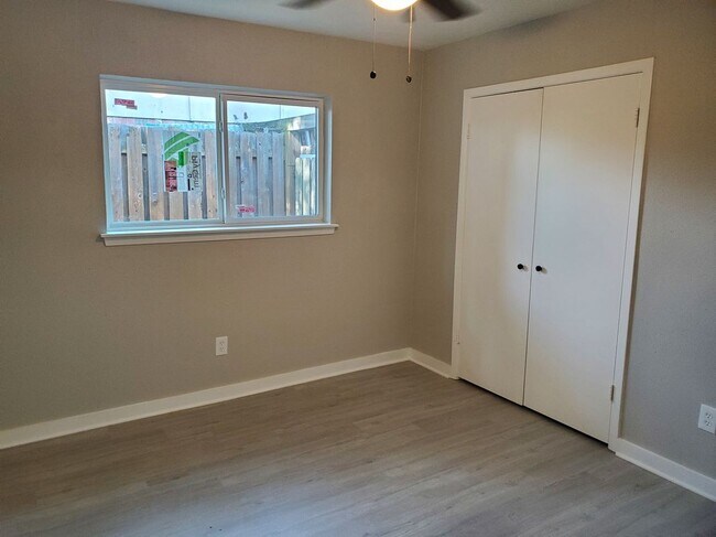 Building Photo - 3406 Doolittle Dr