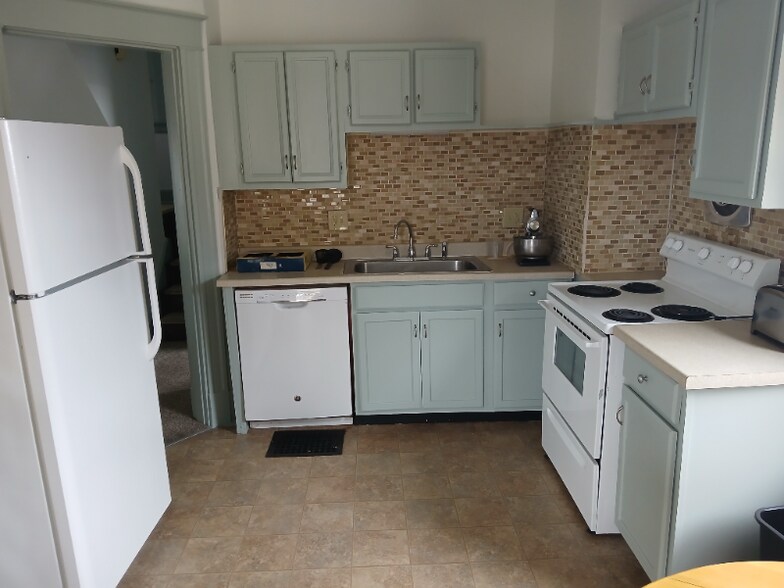 Building Photo - 2461 Fairview Ave