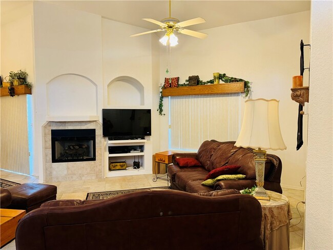 Building Photo - 2057 Sandtrap Ln