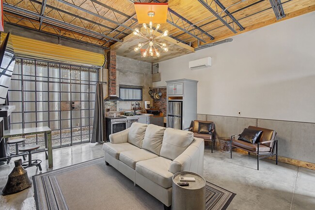 Building Photo - 2204 Austin Ave