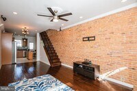 Building Photo - 618 S Newkirk St