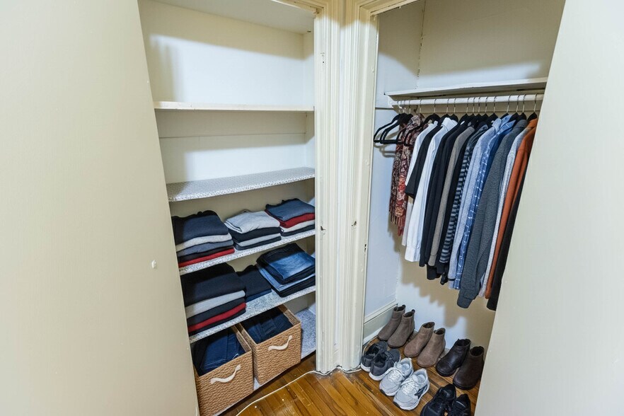 Building Photo - 3916 Pine St