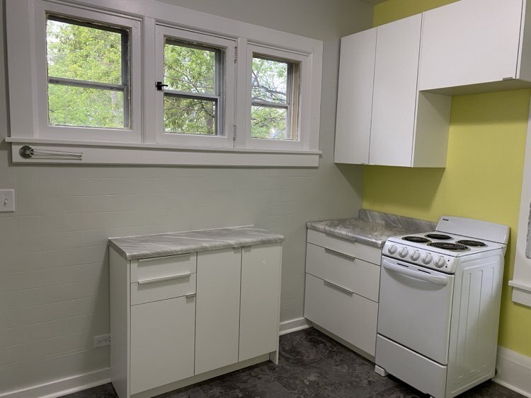 Kitchen - 215 Maple St