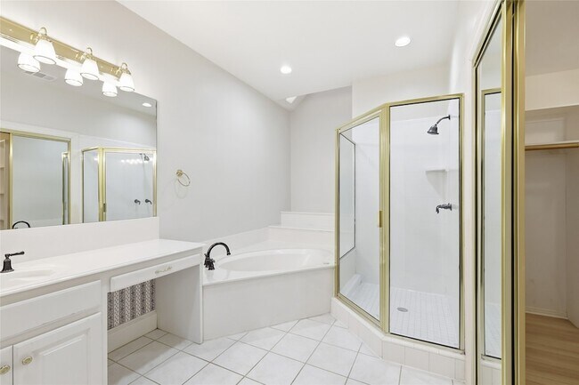 Building Photo - 5518 Australia Ct