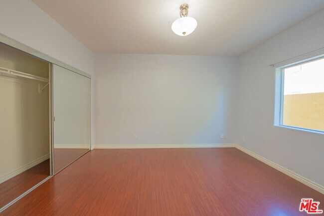 Building Photo - 626 E Orange Grove Ave