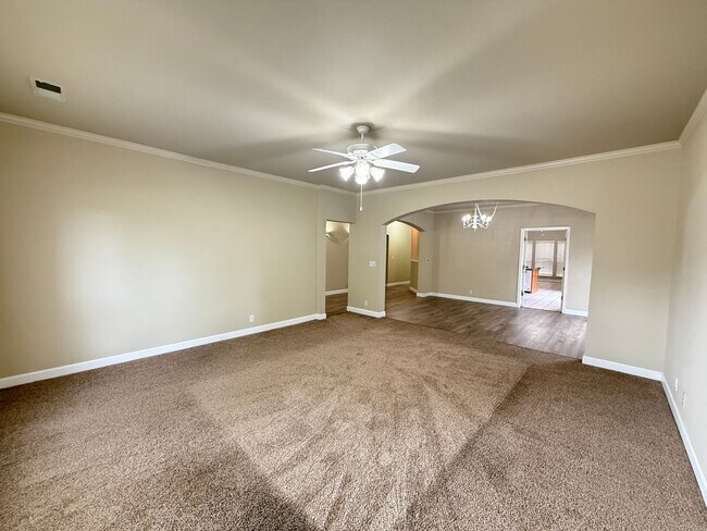 Building Photo - Right On The Green- 3 Bedroom Updated Home on Battle Creek