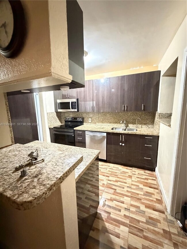 Building Photo - 19130 NW 5th Pl