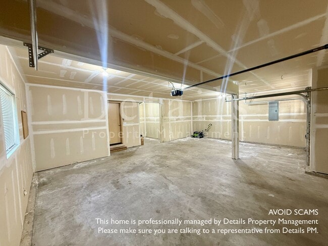 Building Photo - Large 3+ Bedroom Home in Port Orchard w/New Carpet & Paint