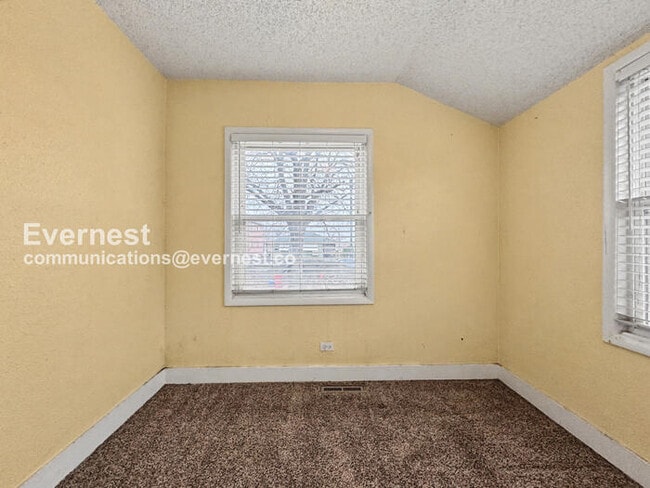 Building Photo - 247 S Hazel Ct