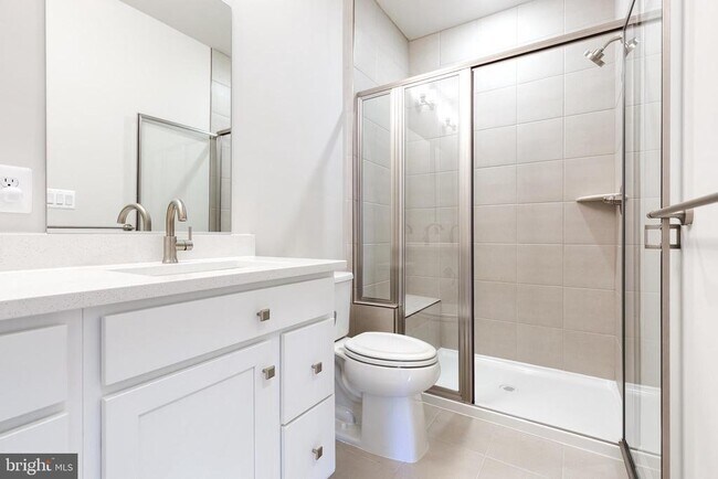 Building Photo - 200 Hickory Holw Ct