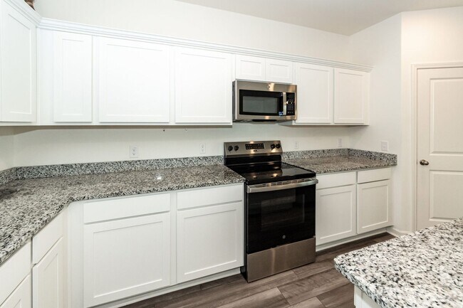 Building Photo - 713 Pisces Ln