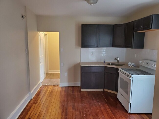 Building Photo - 2213 Mt Carmel Ave