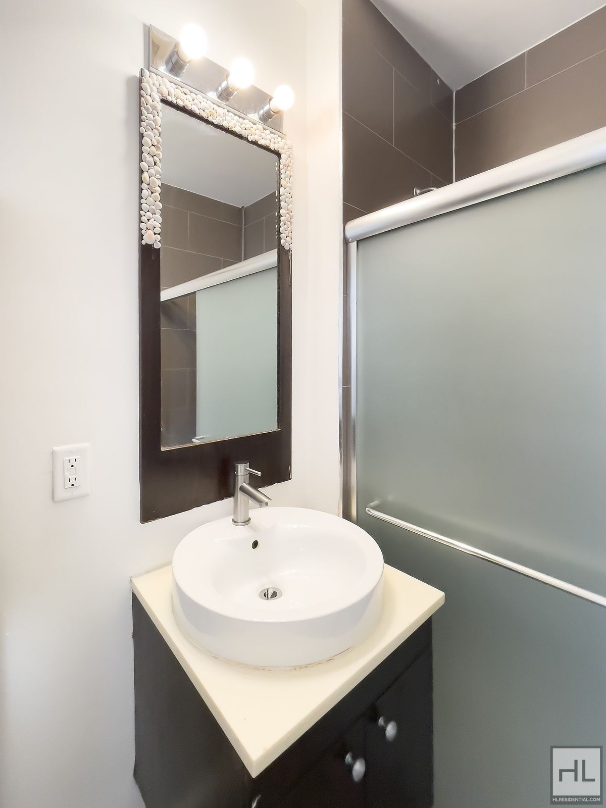 Building Photo - NOLL STREET / Bushwick 2-Bed 1-Bath