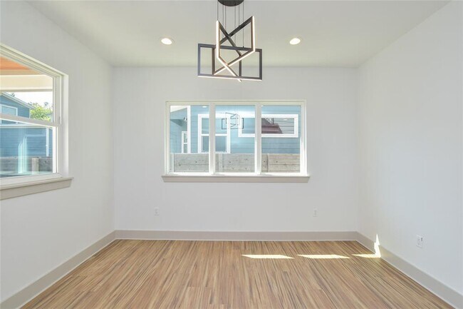 Building Photo - 7103 Bennett Ave