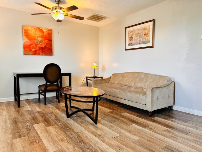 Building Photo - 500 Brookfield Dr