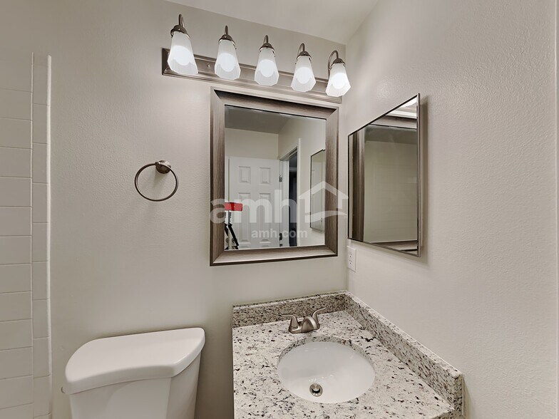 Building Photo - 1545 Gumwood Dr