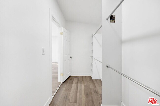 Building Photo - 1213 Thompson Ave