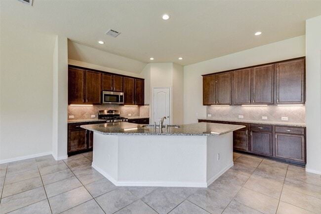 Building Photo - 84 Linnwood Dr